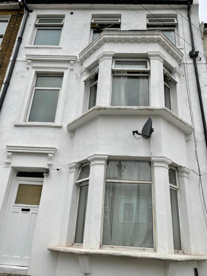 Elmdene Road - Large * Londra