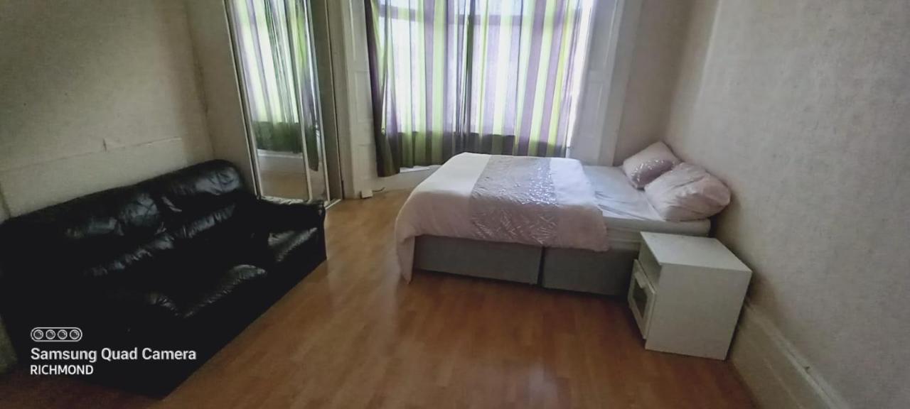 Elmdene Road - Large * Londra